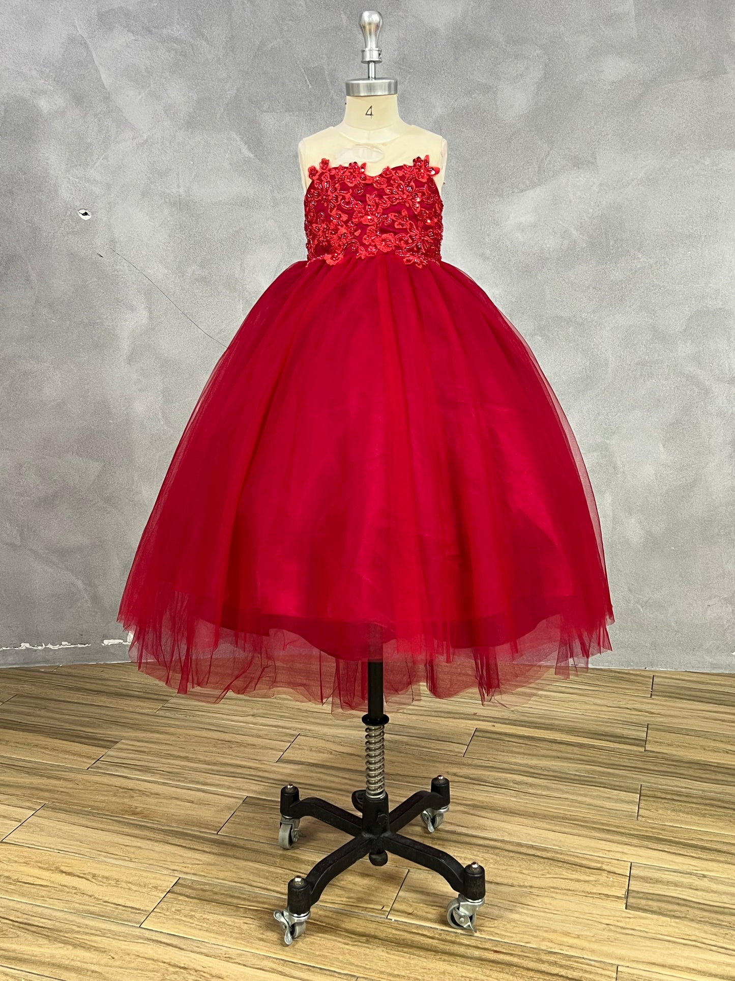 2025 Spring Embroidery Lace Appliqued Tulle Flower Girls Dress Wedding Guest Dress Puffy Princess Dress Strapless Full Length Pageant Dress