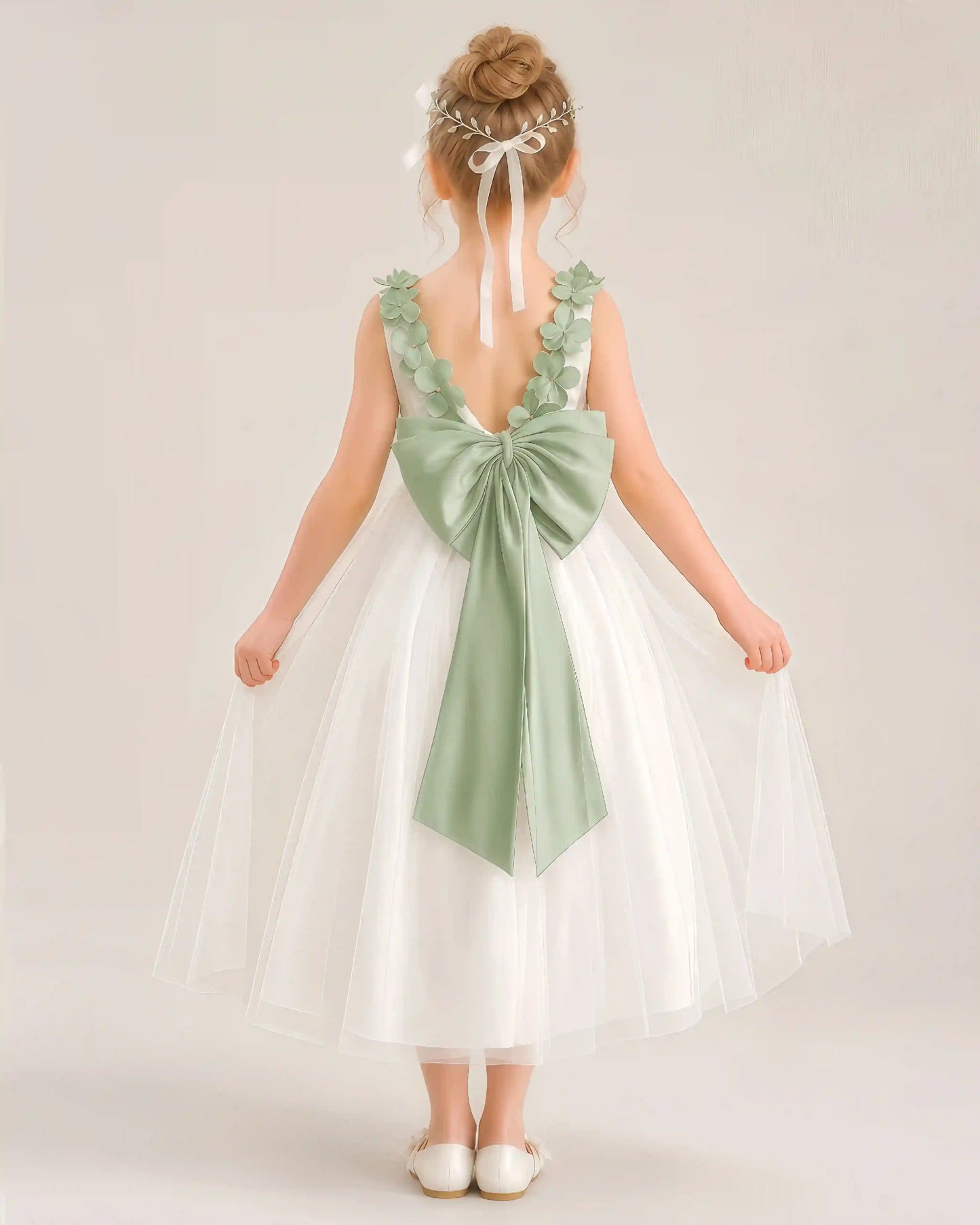 Dideyttawl Tulle Flower Girl Dress with 3D Flower Straps and Back Bow