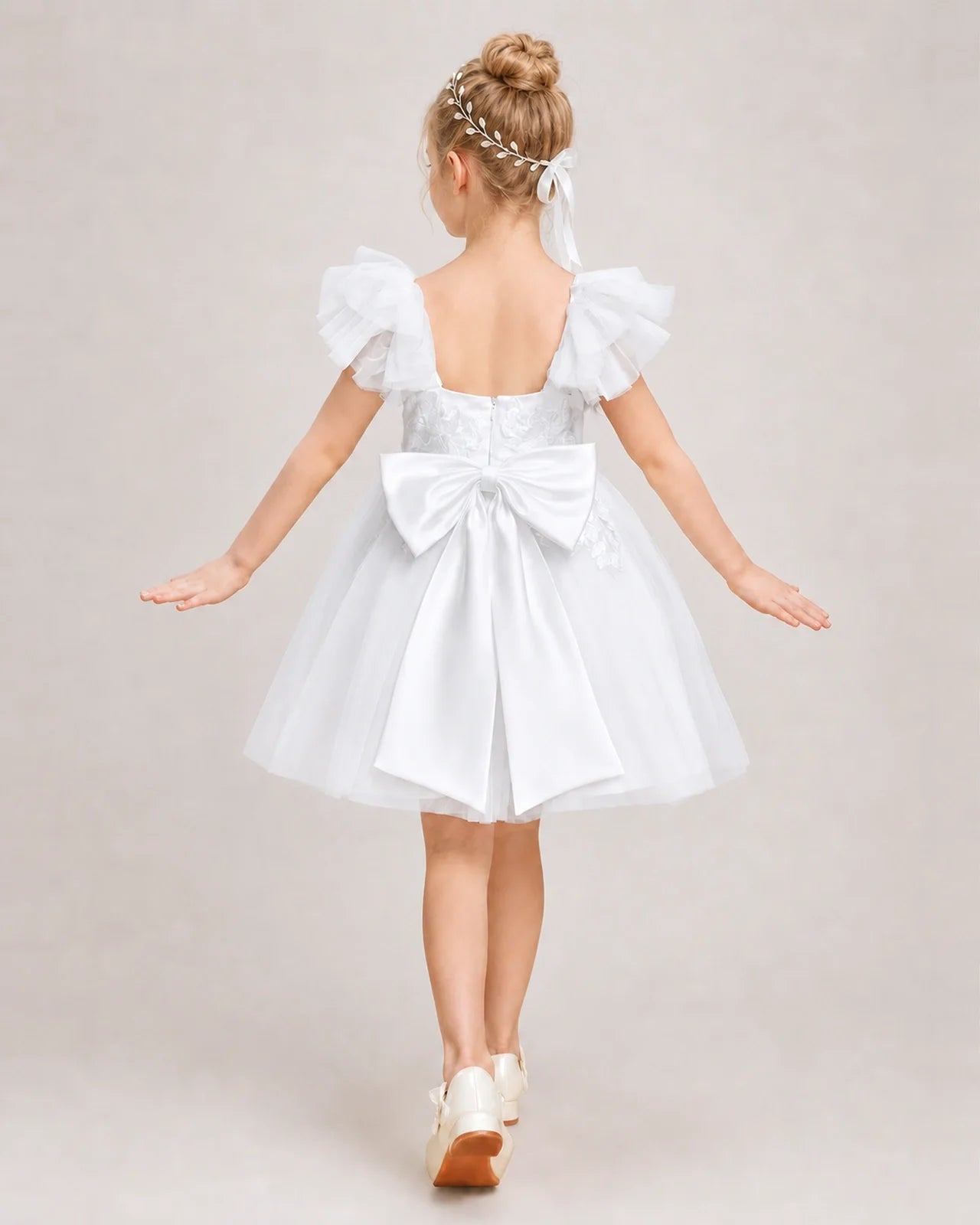 White Flower Girl Dress Ruffle Sleeve Bow Back Tulle Knee-Length Dress Back View Hauptbild