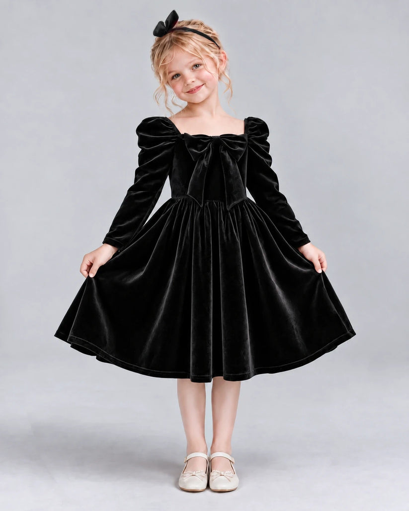 Black A-line Girls Formal Dresses Pose