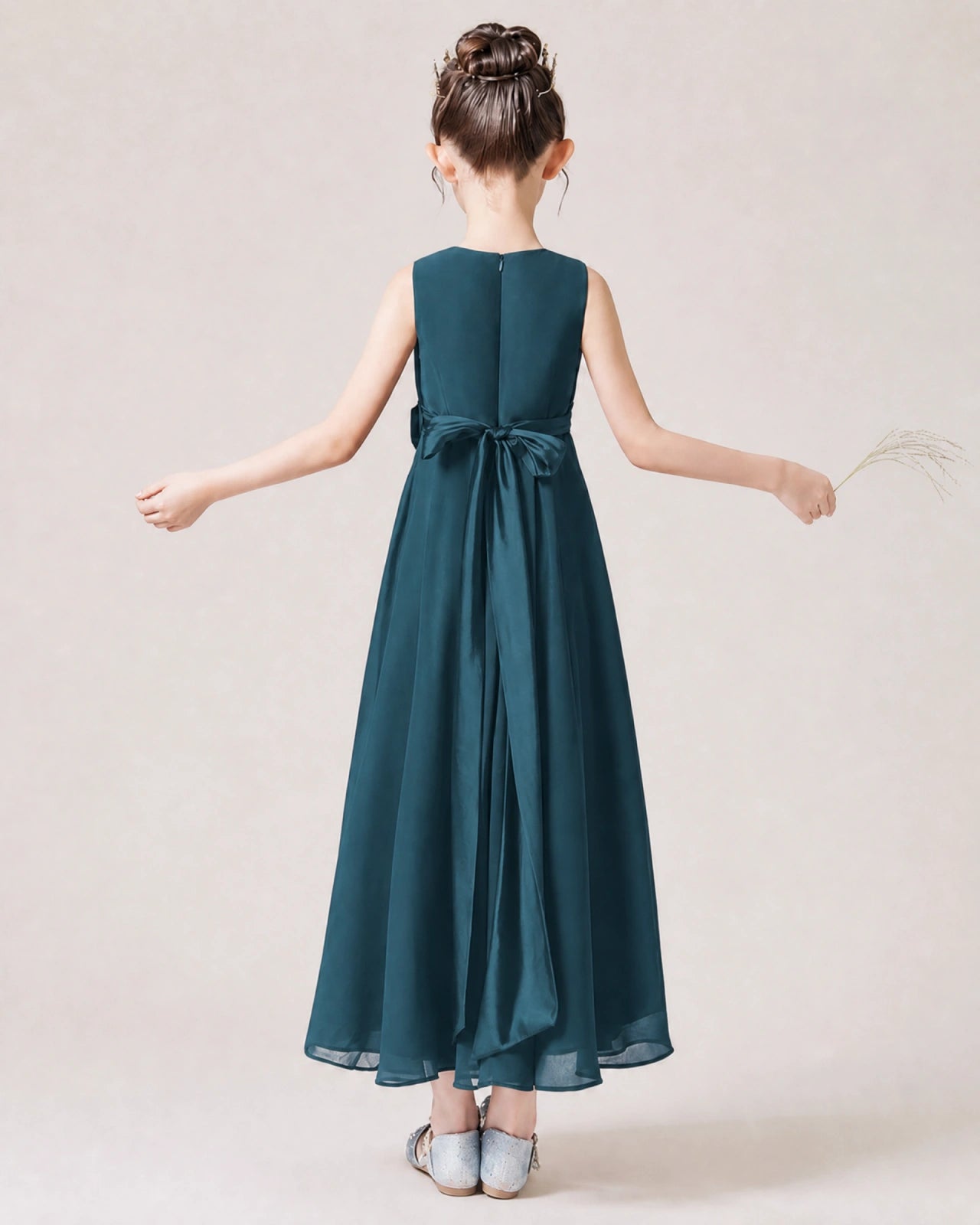 Dideyttawl Chiffon Junior Bridesmaid Dress with Sleeveless Ruffled Layers, Navy Blue / 16