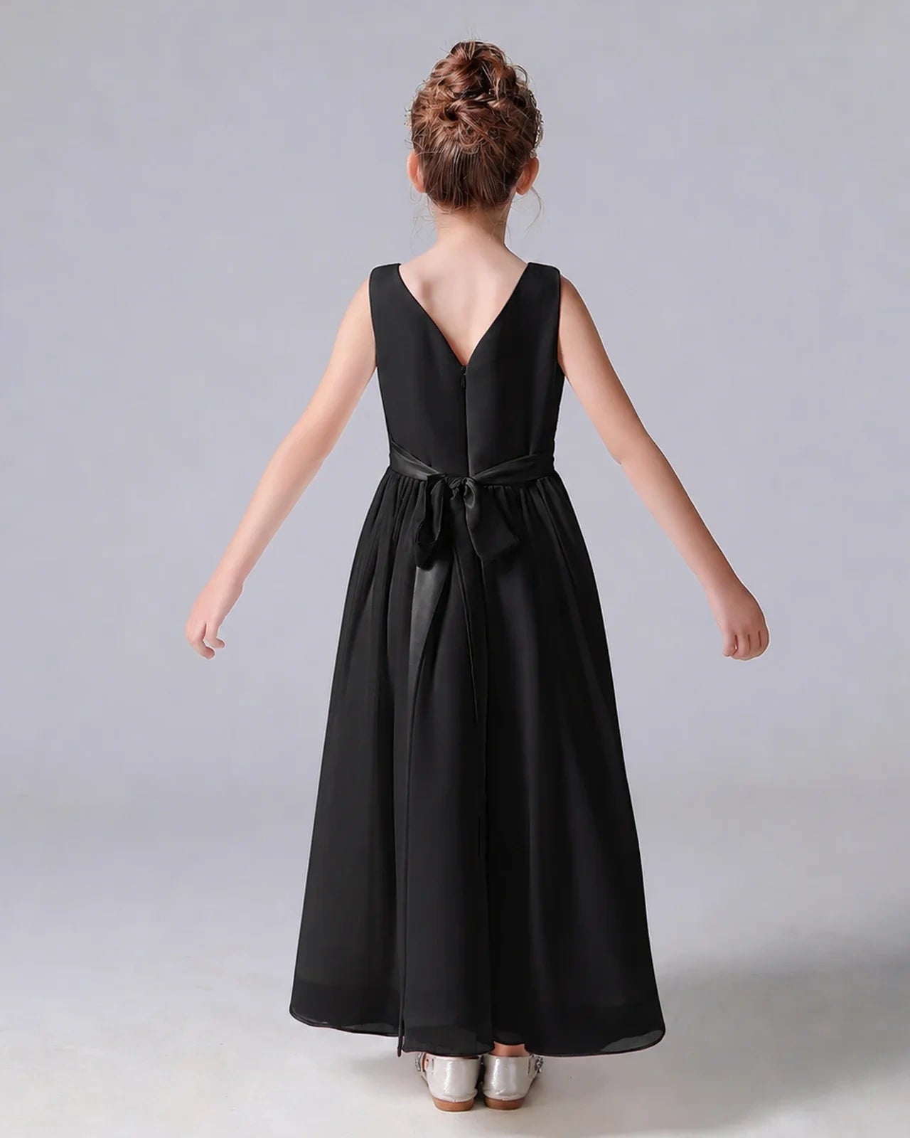 Dideyttawl Chiffon Junior Bridesmaid Dress with Sleeveless and Pleated Waist