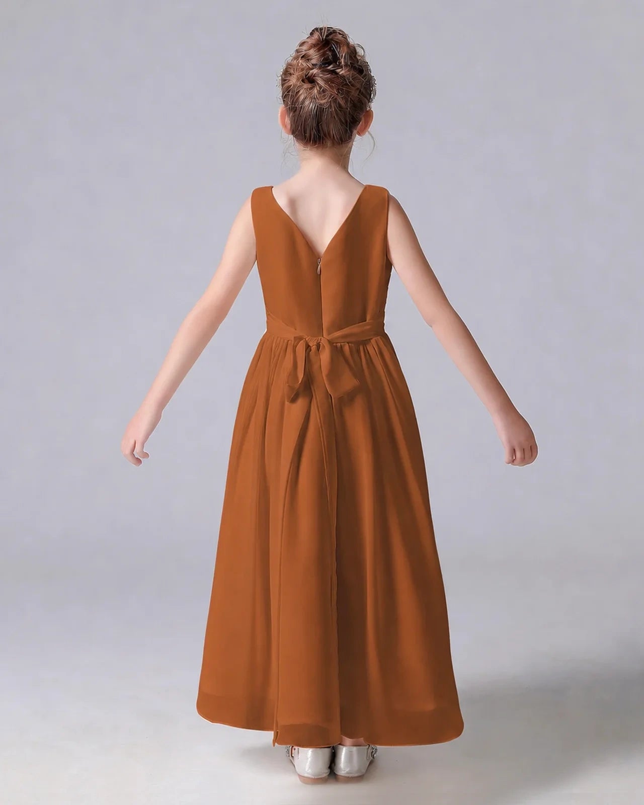 Dideyttawl Chiffon Junior Bridesmaid Dress with Sleeveless and Pleated Waist