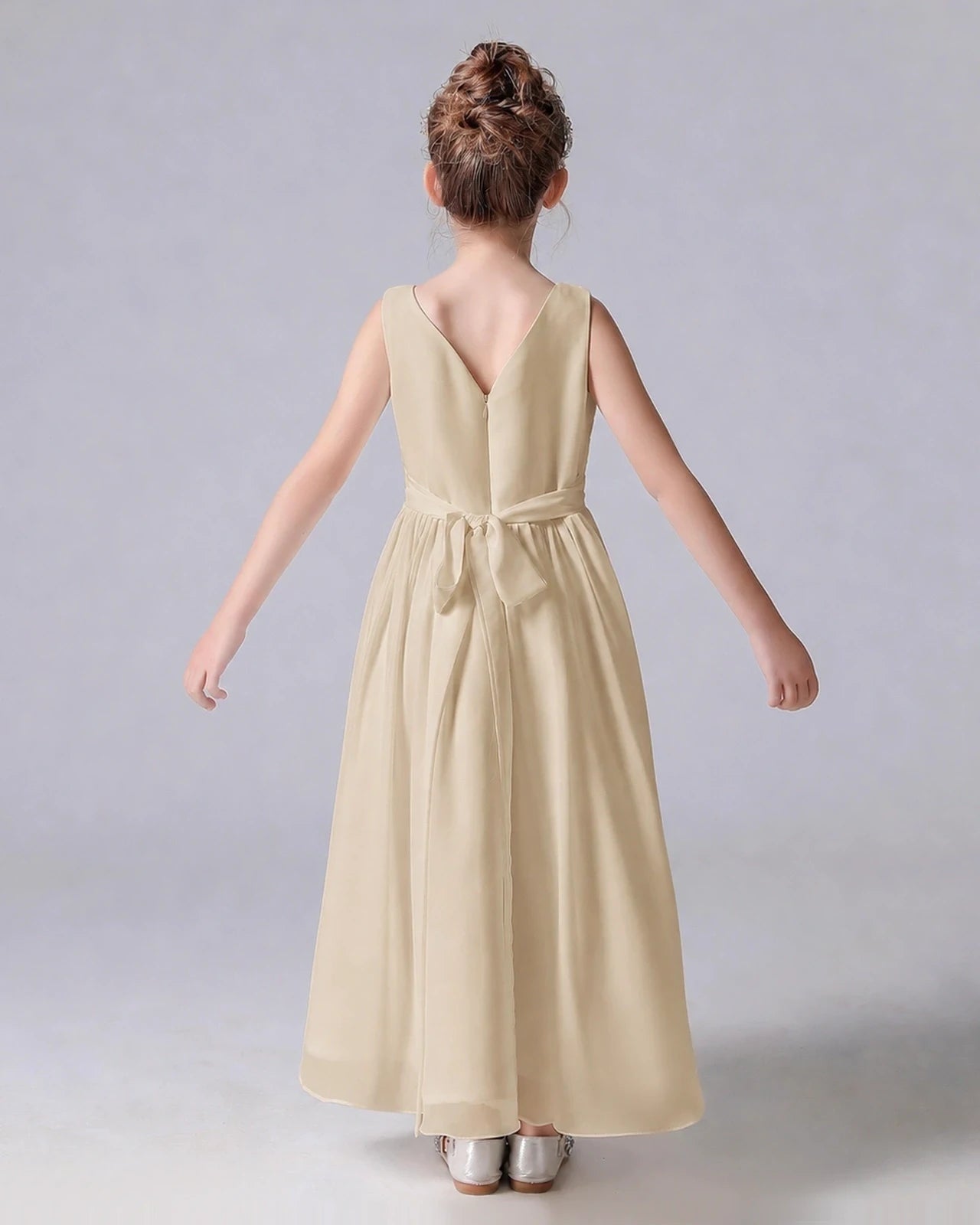 Dideyttawl Chiffon Junior Bridesmaid Dress with Sleeveless and Pleated Waist