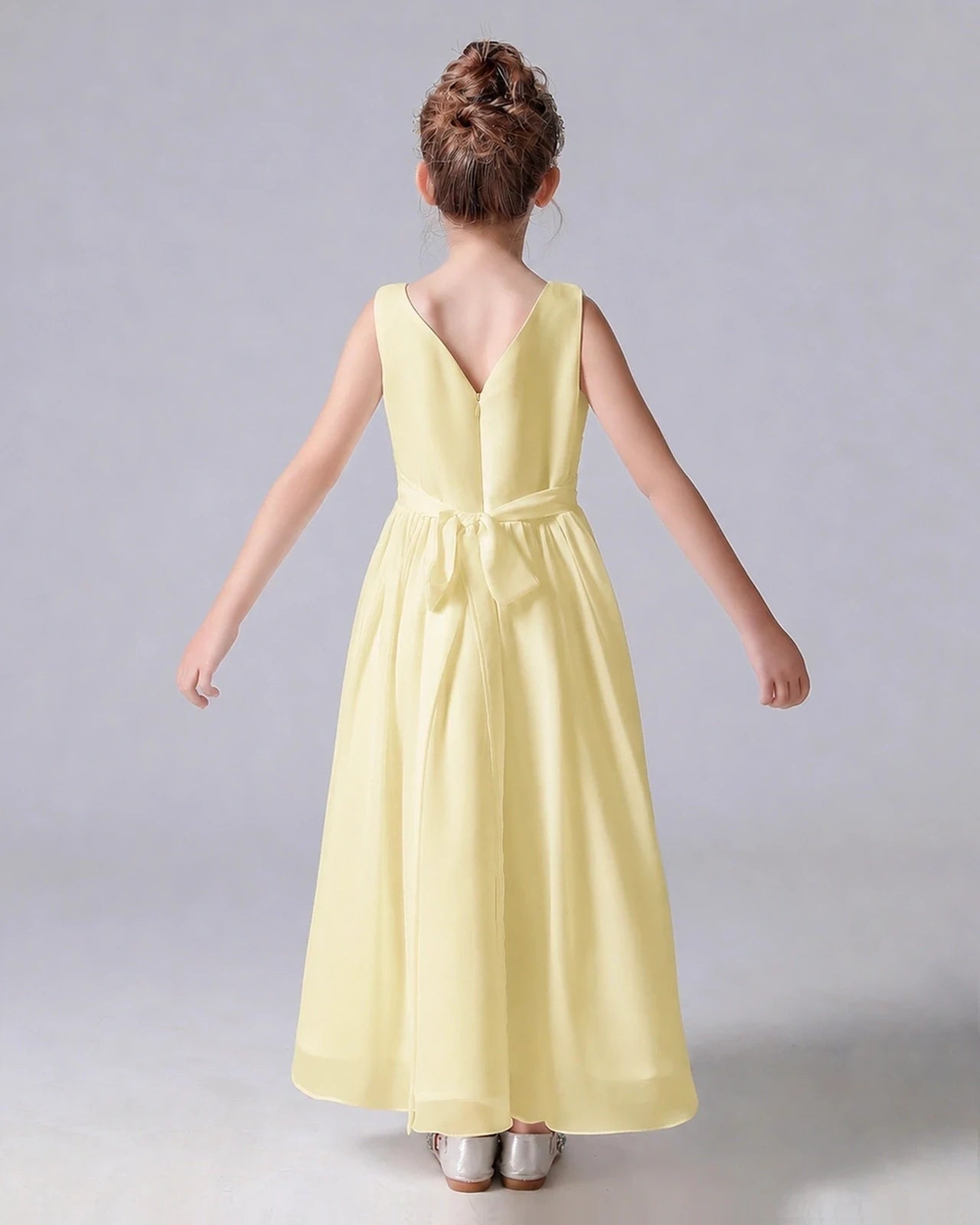 Dideyttawl Chiffon Junior Bridesmaid Dress with Sleeveless and Pleated Waist