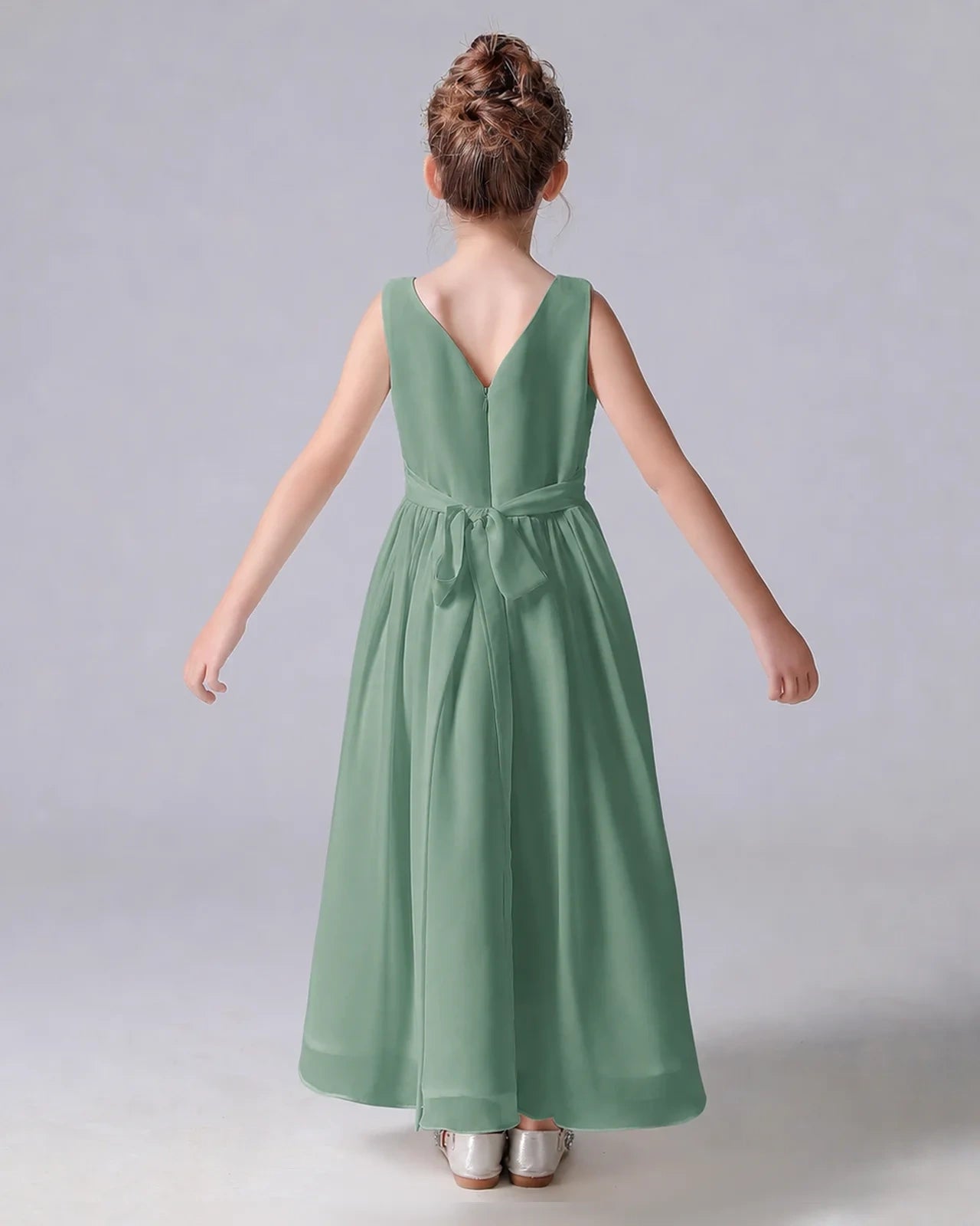 Dideyttawl Chiffon Junior Bridesmaid Dress with Sleeveless and Pleated Waist