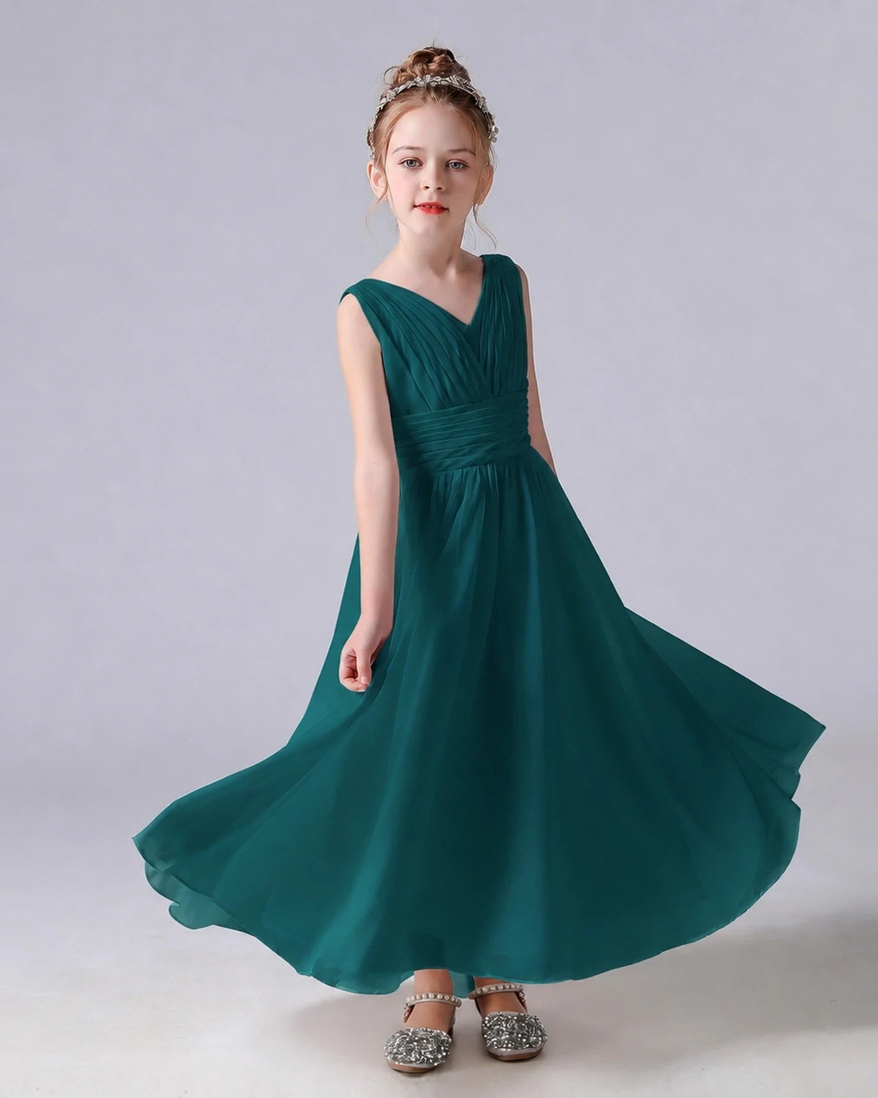Dideyttawl Chiffon Junior Bridesmaid Dress with Sleeveless and Pleated Waist