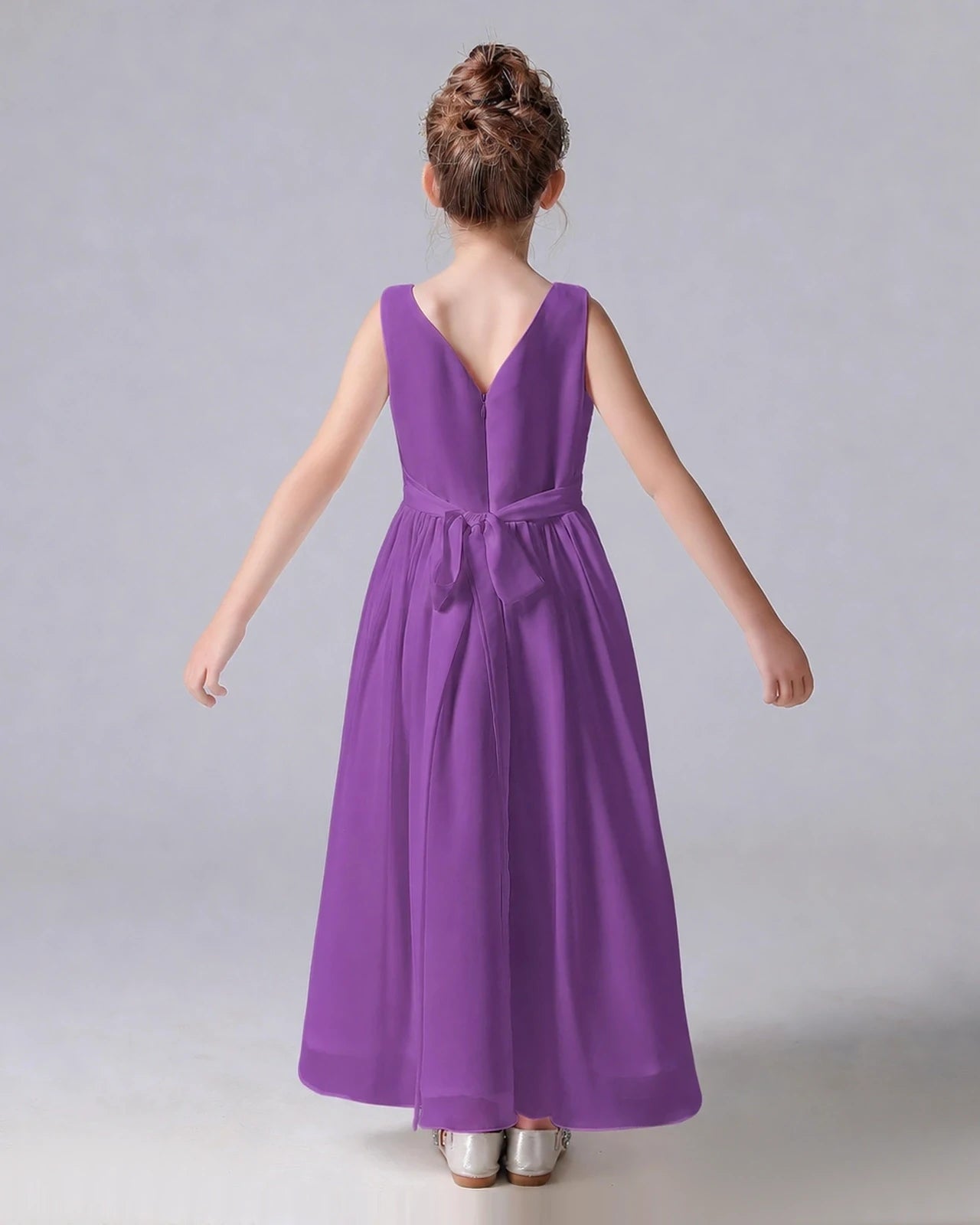 Dideyttawl Chiffon Junior Bridesmaid Dress with Sleeveless and Pleated Waist