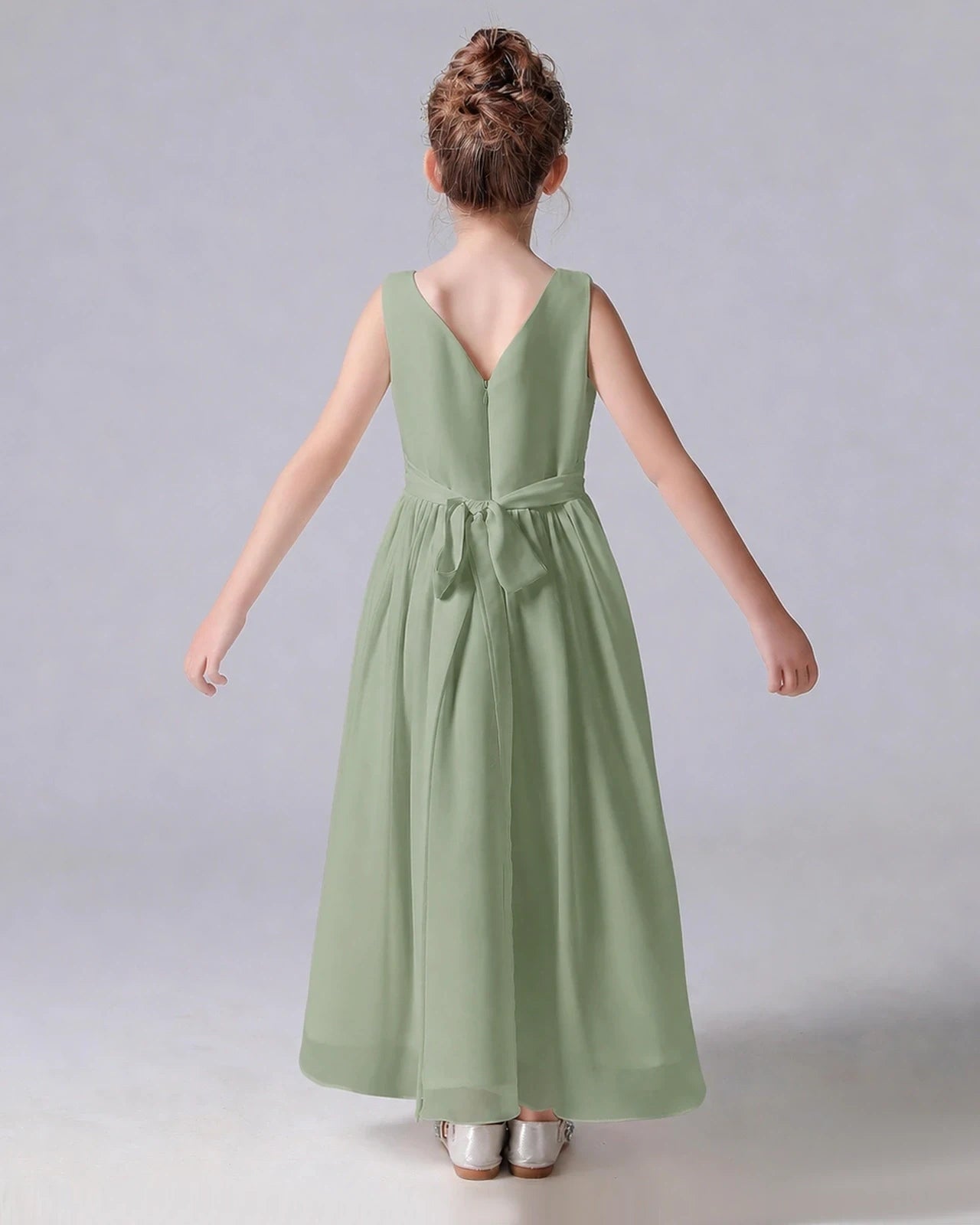Dideyttawl Chiffon Junior Bridesmaid Dress with Sleeveless and Pleated Waist
