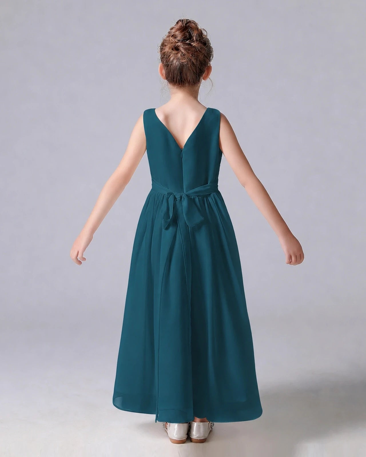 Dideyttawl Chiffon Junior Bridesmaid Dress with Sleeveless and Pleated Waist