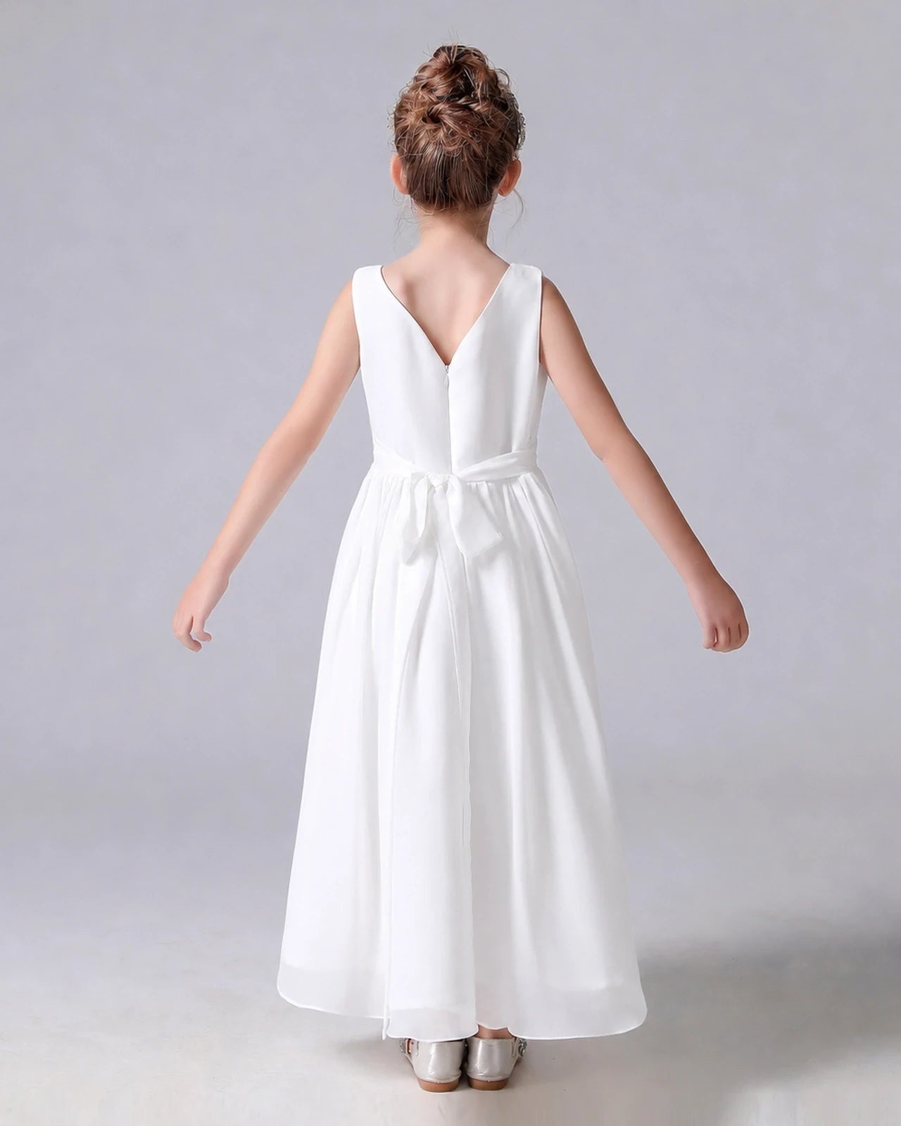 Dideyttawl Chiffon Junior Bridesmaid Dress with Sleeveless and Pleated Waist