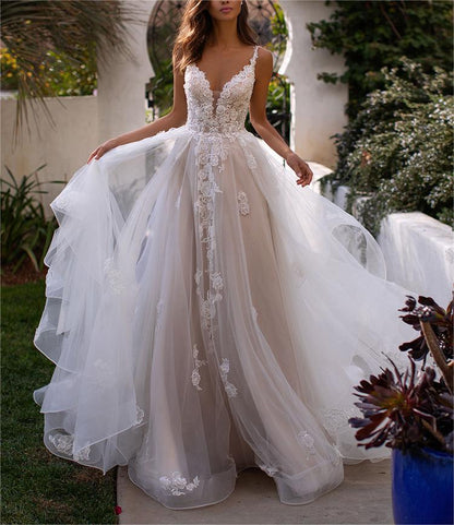 A-Line Backless Long Wedding Dress 3D Lace Flower Applique V Neck Spaghetti Straps Bride Gowns Long Train